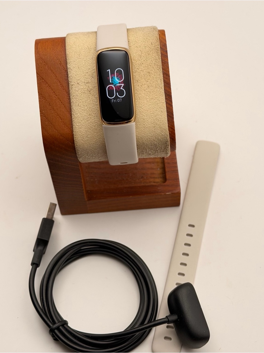 Fitbit Luxe, Tested, Excellent, Gold/White, Charger Included, Large & Smal Band